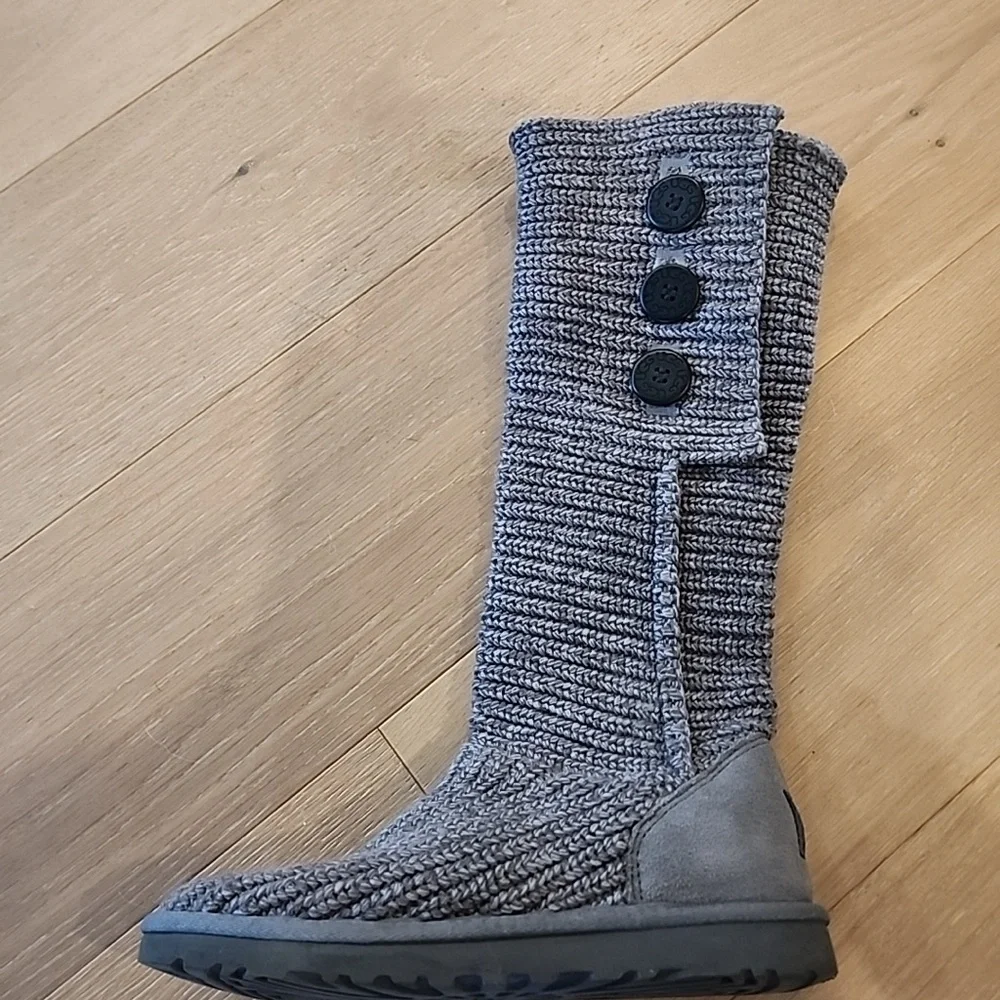 UGG step into